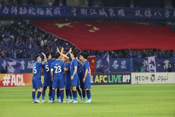 在1-0战胜布伦特福德后，阿森纳暂时登顶积分榜。